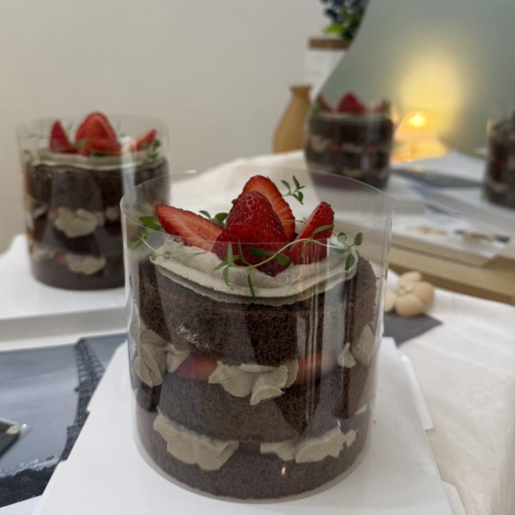 鐵觀音草莓裸蛋糕